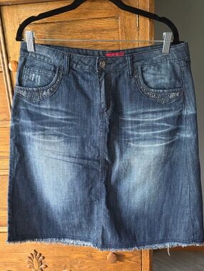 🌿 Style J Denim Skirt Dark Wash - Women's Casual Jean Skirt With Frayed Hem